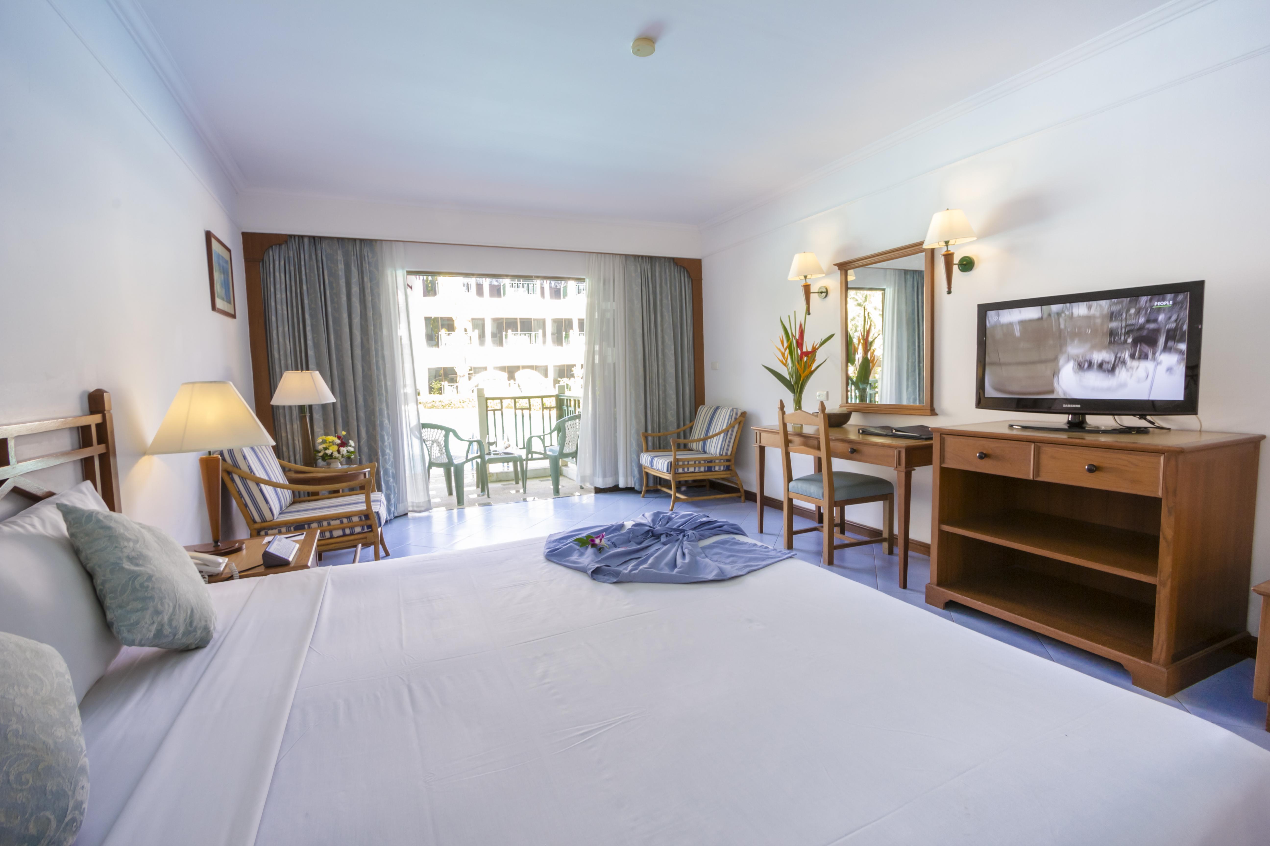 Amora Beach Resort Phuket Bangtau-part Kültér fotó