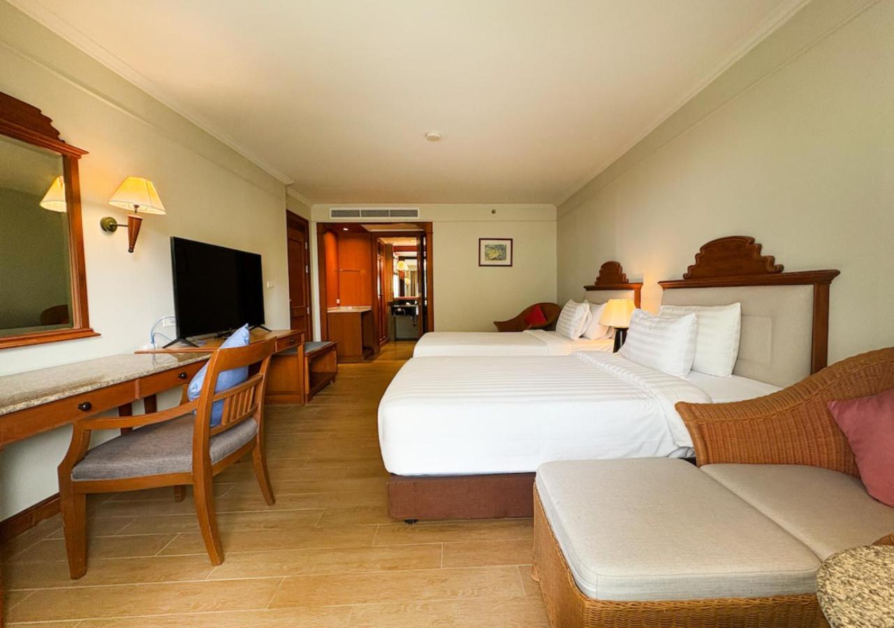 Amora Beach Resort Phuket Bangtau-part Kültér fotó