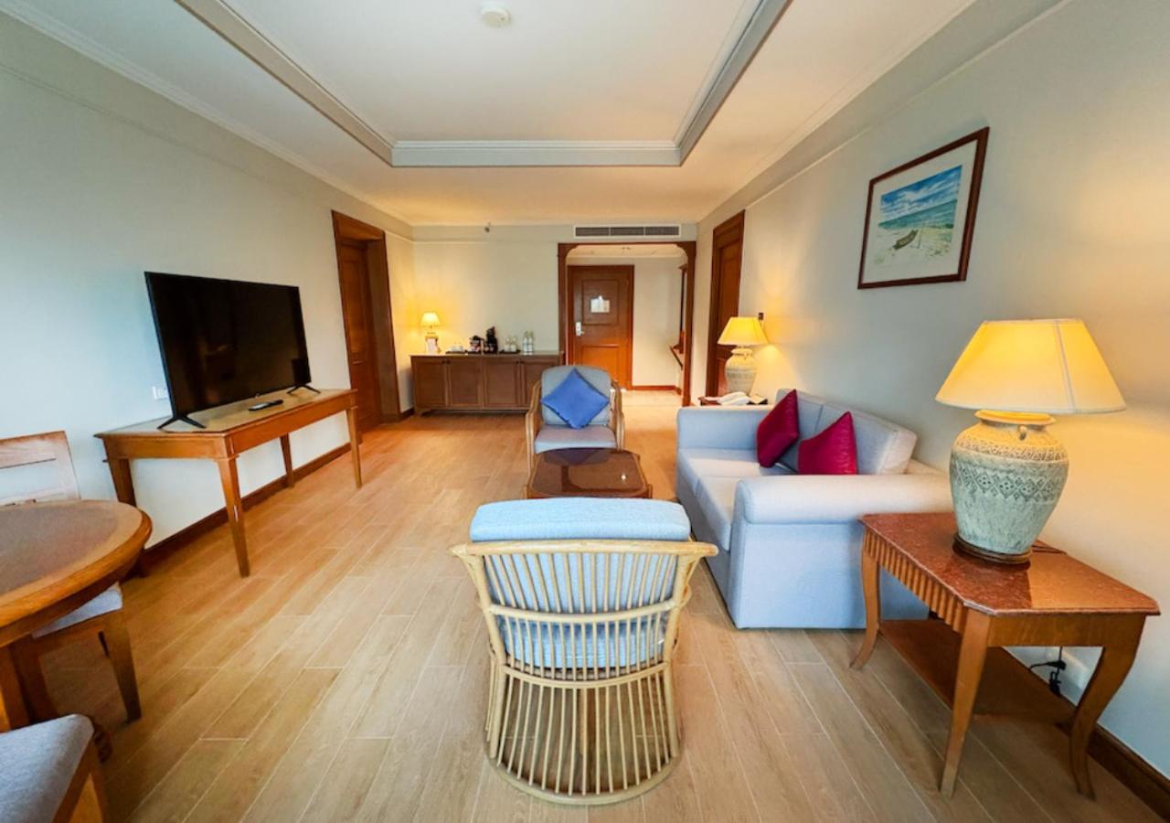 Amora Beach Resort Phuket Bangtau-part Kültér fotó
